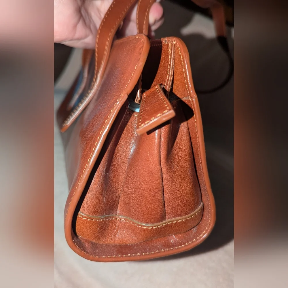 Borsetta Milano Elegant Brown Leather Shoulder Bag with Silver Detail